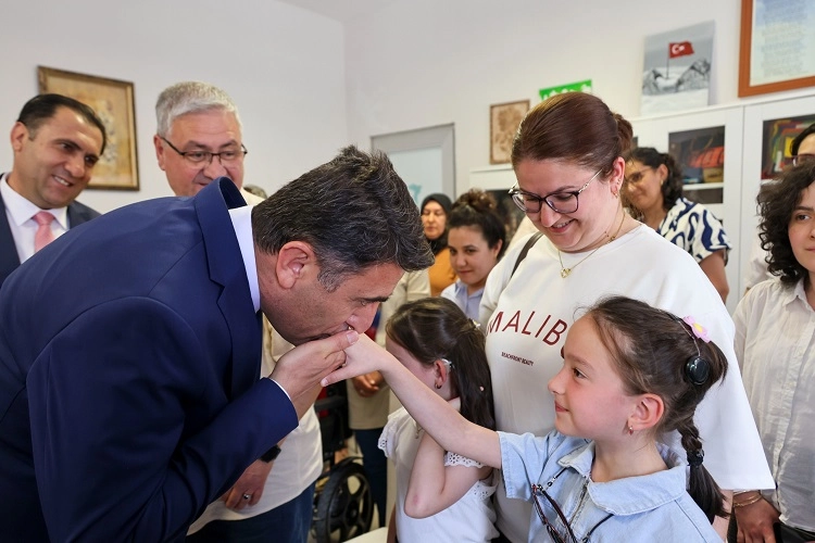 Bilecik Valisi'nden Özel Bireylere Destek Ziyareti
