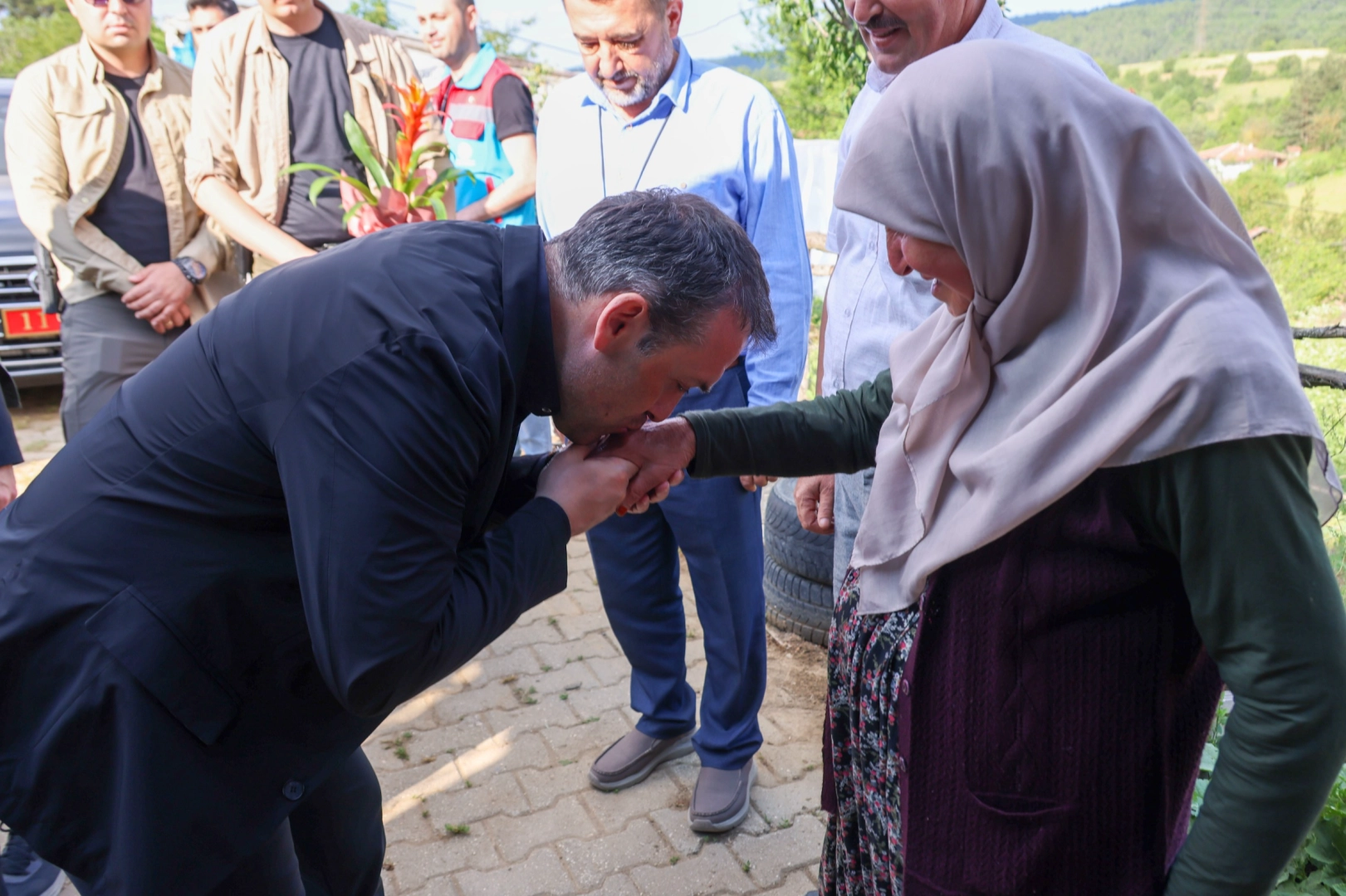 Bilecik Valisi, Şehit Çakır Ailesini Ziyaret Etti
