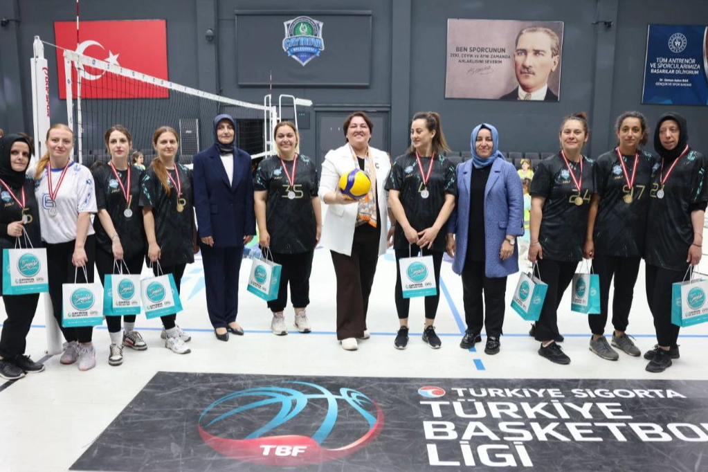Çayırova Kursiyerleri Voleybol Turnuvasında Yarıştı
