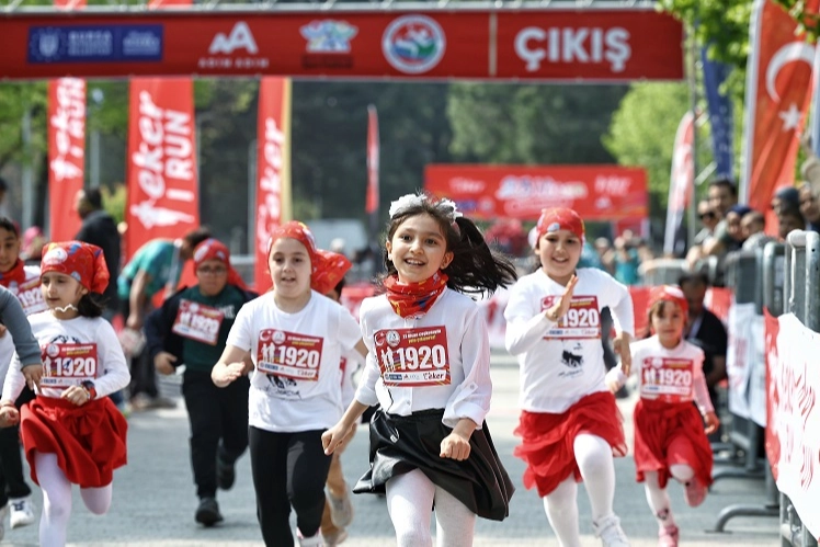 Binlerce çocuk 23 Nisan'da koştu
