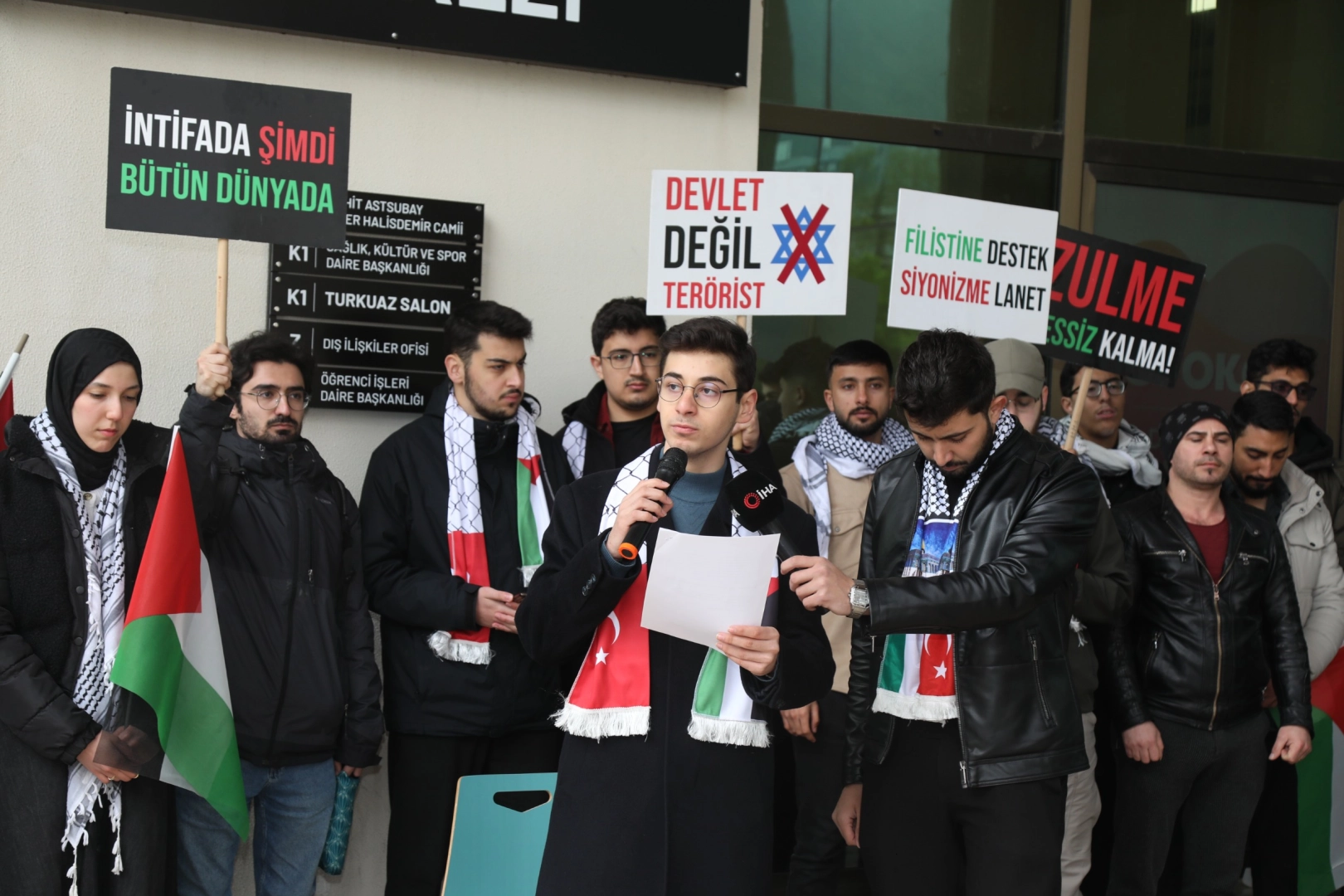 BTÜ'lü Öğrenciler Gazze İçin Protesto Etti
