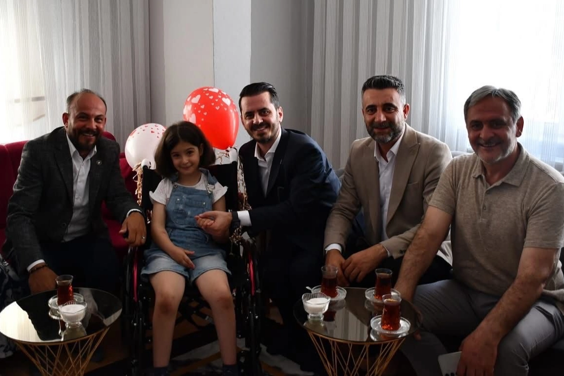 AK Parti'den Osmangazi'de özel gereksinimli çocuğa destek
