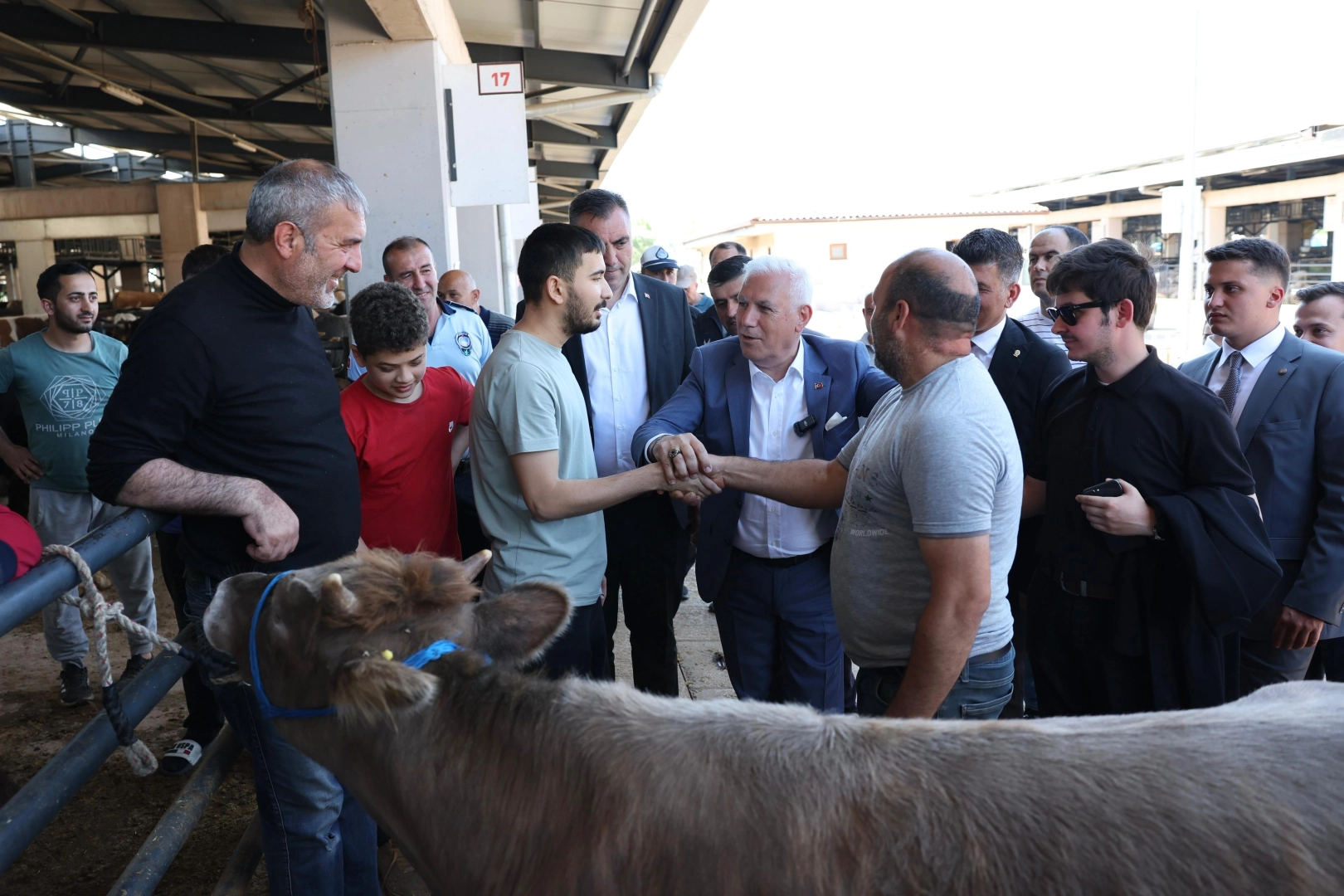 Bozbey, Bursa Kurban Pazarında Aracılık Etti
