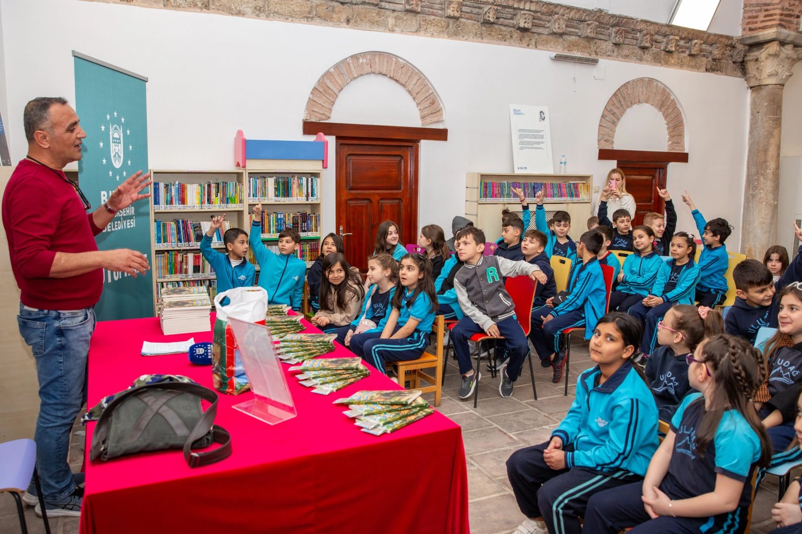 Bursa'da Çocuklara Kitap Sevgisi Aşılandı
