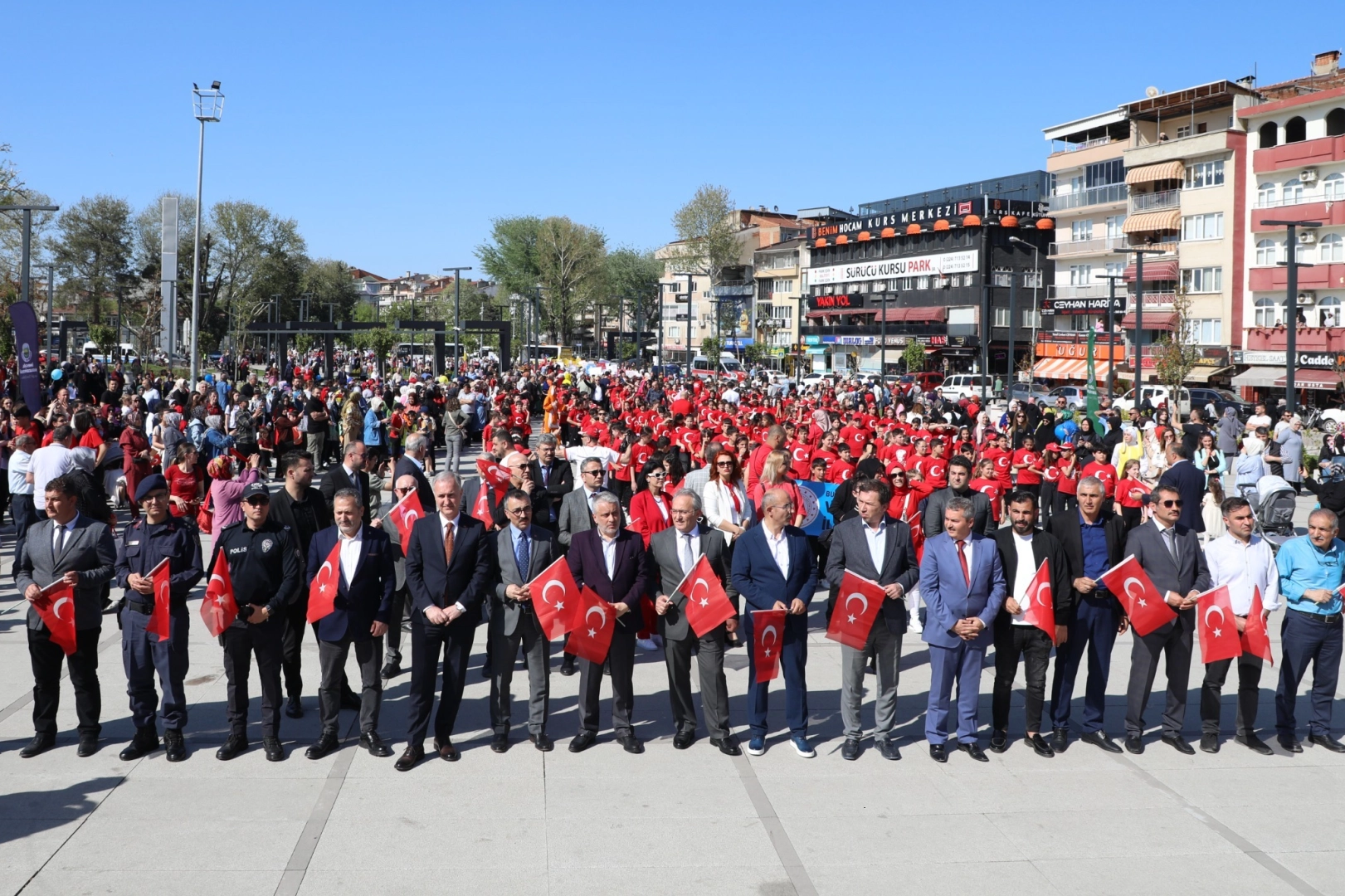 İnegöl'de HOBA Yürüyüşü: Sağlıklı Nesiller İçin
