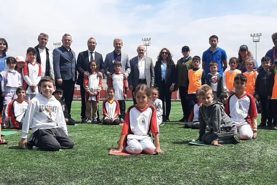 Gemlik'te 6 Bin Öğrenci Geleneksel Oyunlar Şenliği'nde Buluştu
