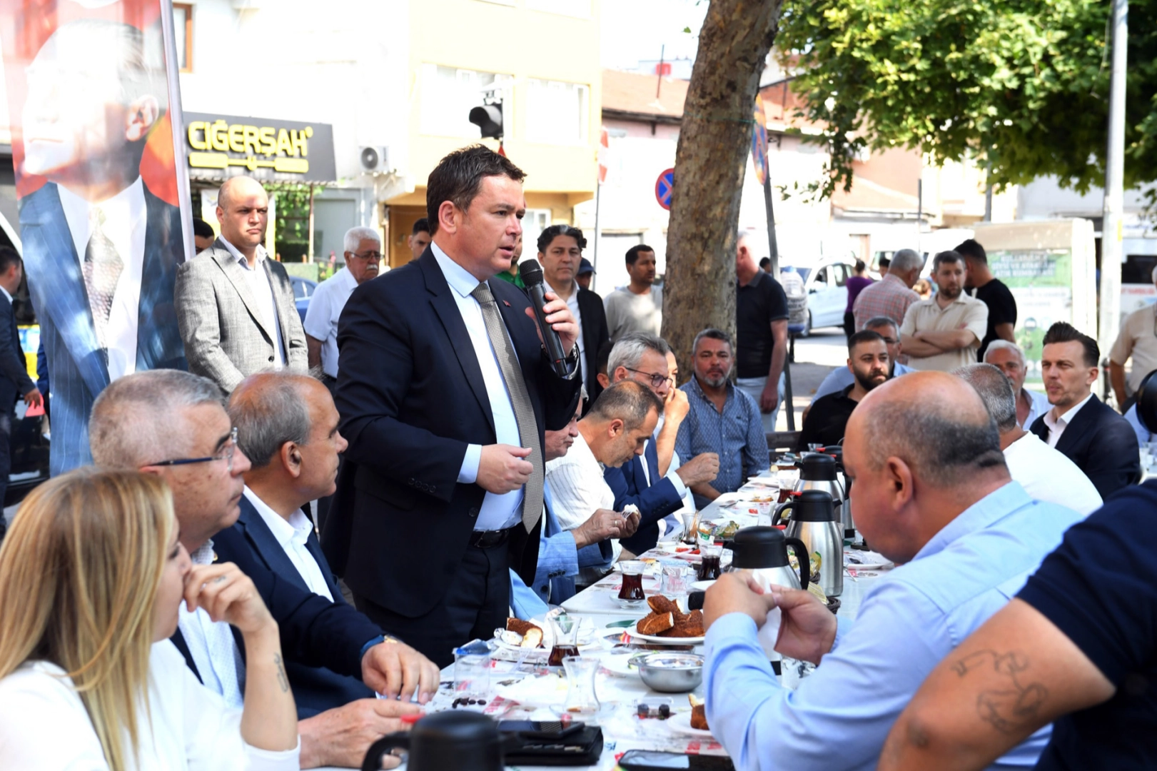 Osmangazi Belediye Başkanı Aydın, mahalle sakinleriyle buluştu.
