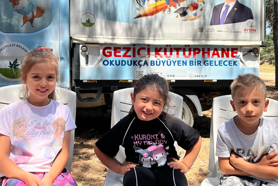 Osmangazi'de Gezici Kütüphane, Çocuklara Masal Dinletisi Sundu

