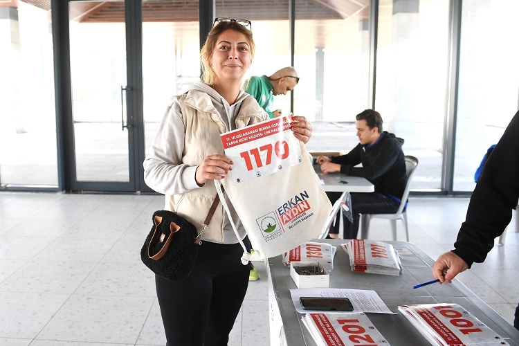Osmangazi Tarihi Koşusu'nda Numara Dağıtımı
