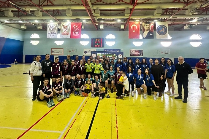 BUÜ Hentbol Takımı Süper Lig'de!
