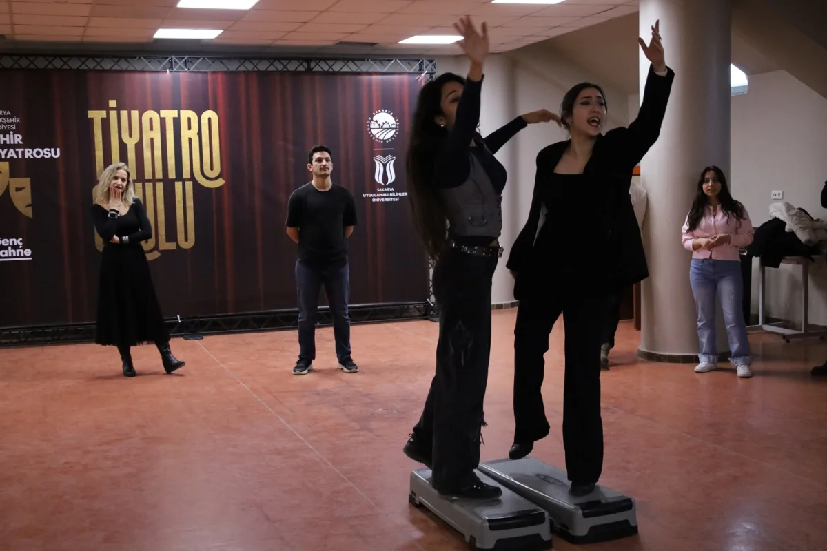Sakarya’da Gençlere Tiyatro Eğitimi Verilmeye Başlandı