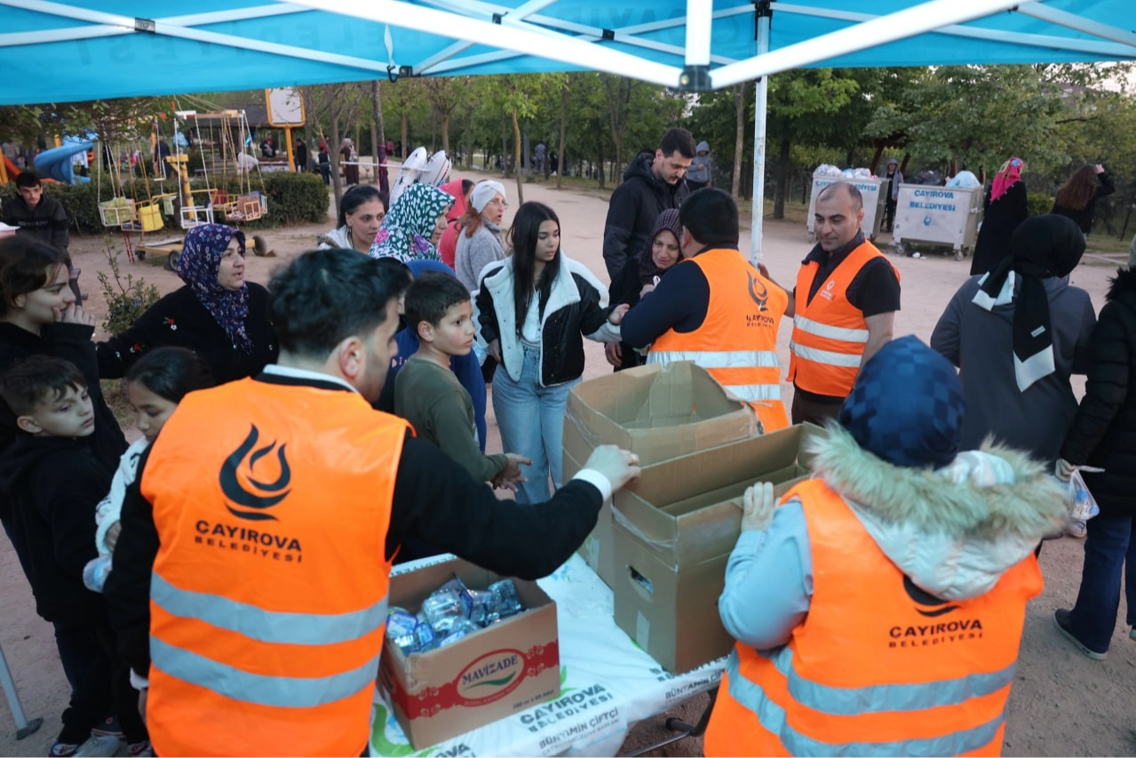 Çayırova Depremde Vatandaşlarının Yanında
