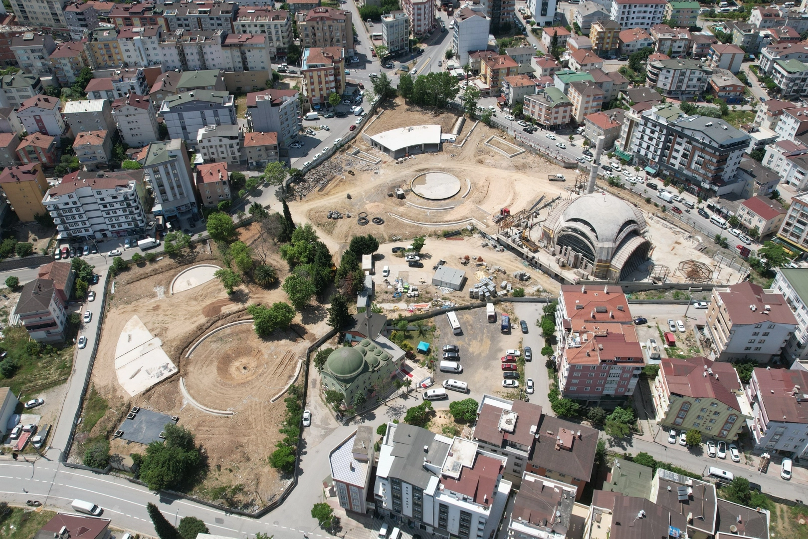 Çayırova Kent Meydanı Projesinde İnşaat Çalışmaları Devam Ediyor

