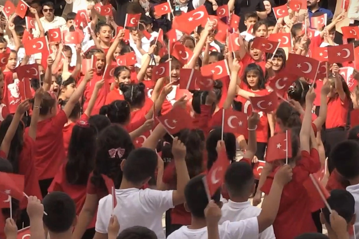 Afet Bölgelerinde 23 Nisan Şenliği
