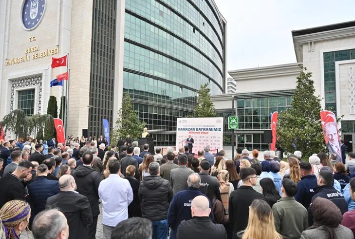 Bozbey, Belediye Ailesiyle Bayramlaştı
