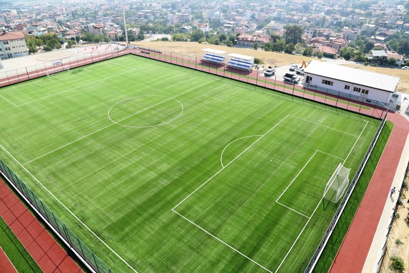 Denizli'de Spor Sahaları Yeşil Dönüşüme Kavuşuyor
