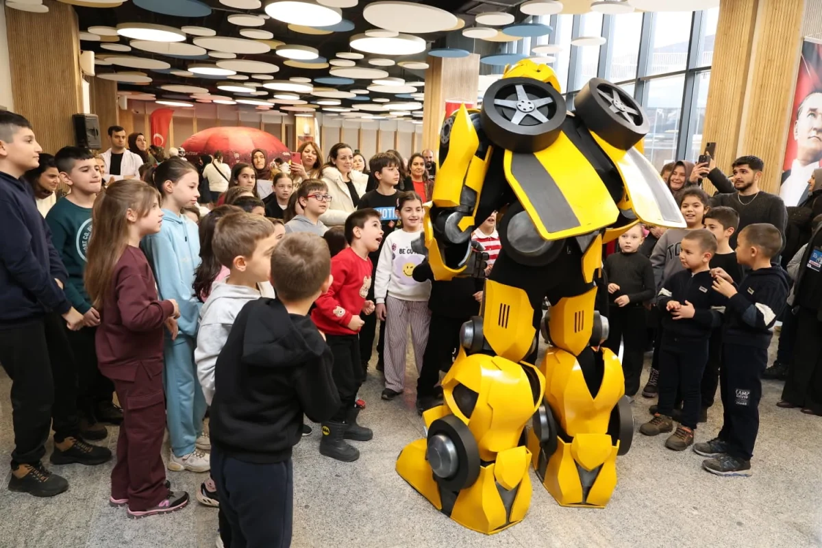 Bursa Osmangazi’de Çocuklar Sömestrde Bilimle Tanıştı