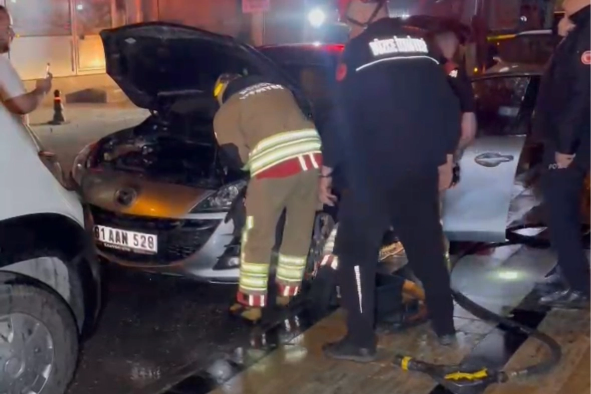 Düzce'de Maskeli Otomobil Kundaklaması
