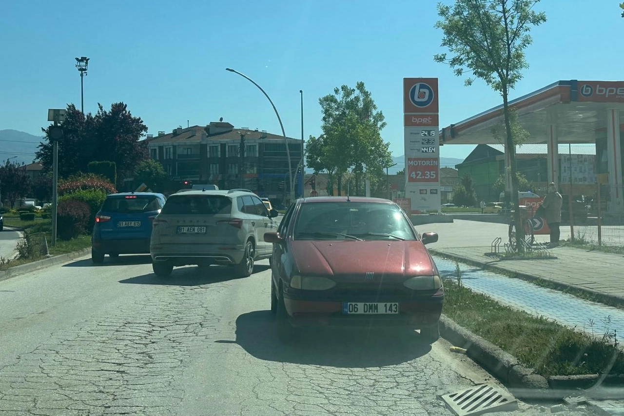 Düzce'de Ters Yönde Sürüşe 9 Bin TL Ceza
