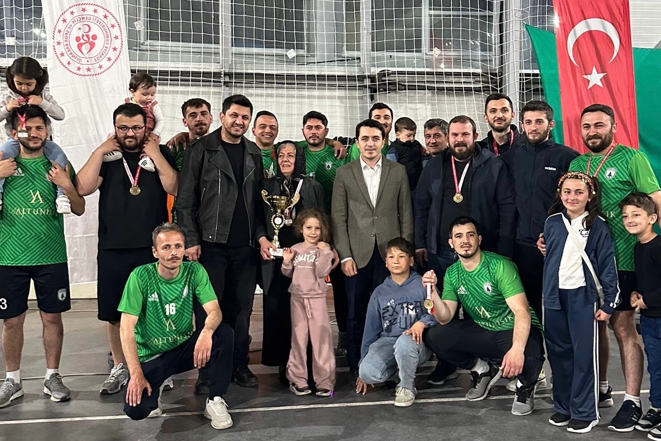 Yığılca'da Ahde Vefa: Yığılca Yüksel Öztürk Spor Şampiyon
