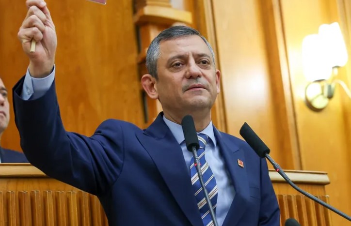 Özel'den Sosyal Medya Baskılarına Tepki
