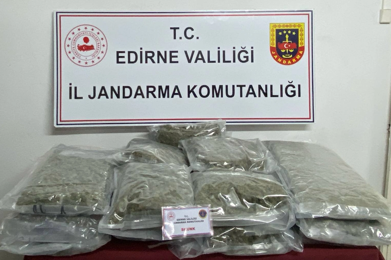 Edirne'de 16,5 Kilo Skunk Ele Geçirildi
