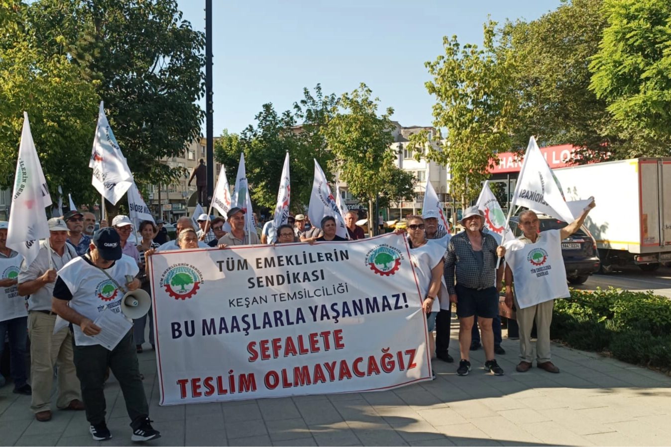 Keşan Emeklileri, Hükümete Zam Talebiyle Uyarıda Bulundu

