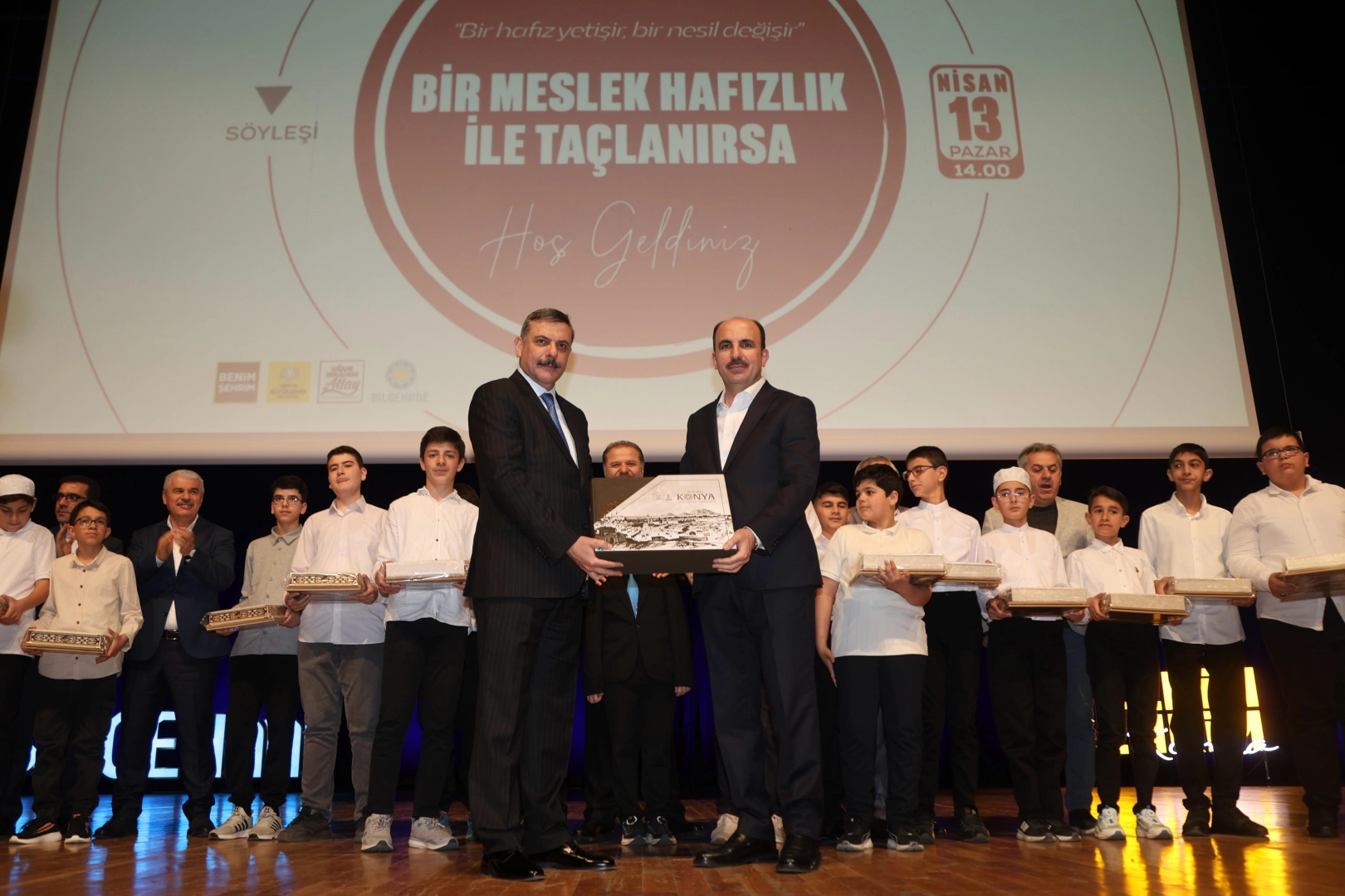 Vali Çiftçi, Konya'da Hafız Adaylarıyla Buluştu
