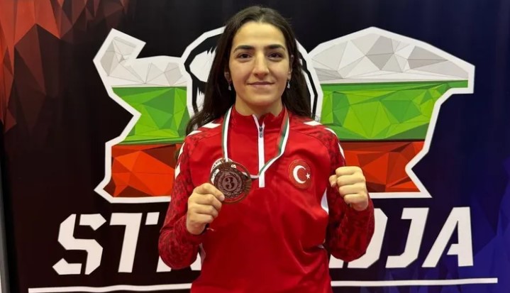 Ece Asude Ediz, Bulgaristan'dan Bronz Madalya İle Döndü
