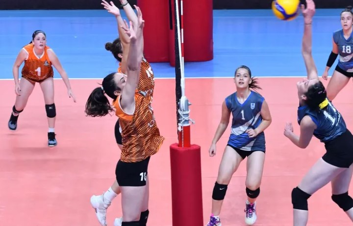 8 Mart'ta Kadın Voleybol Şöleni
