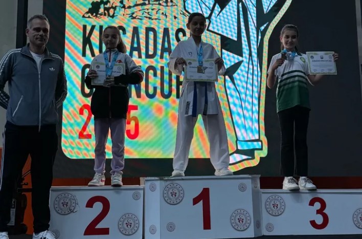 Kuşadası'nda İlgin Gülal'dan Bronz Madalya
