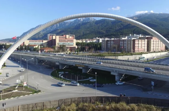 Manisa Duvarları Genç Sanatçılara Emanet

