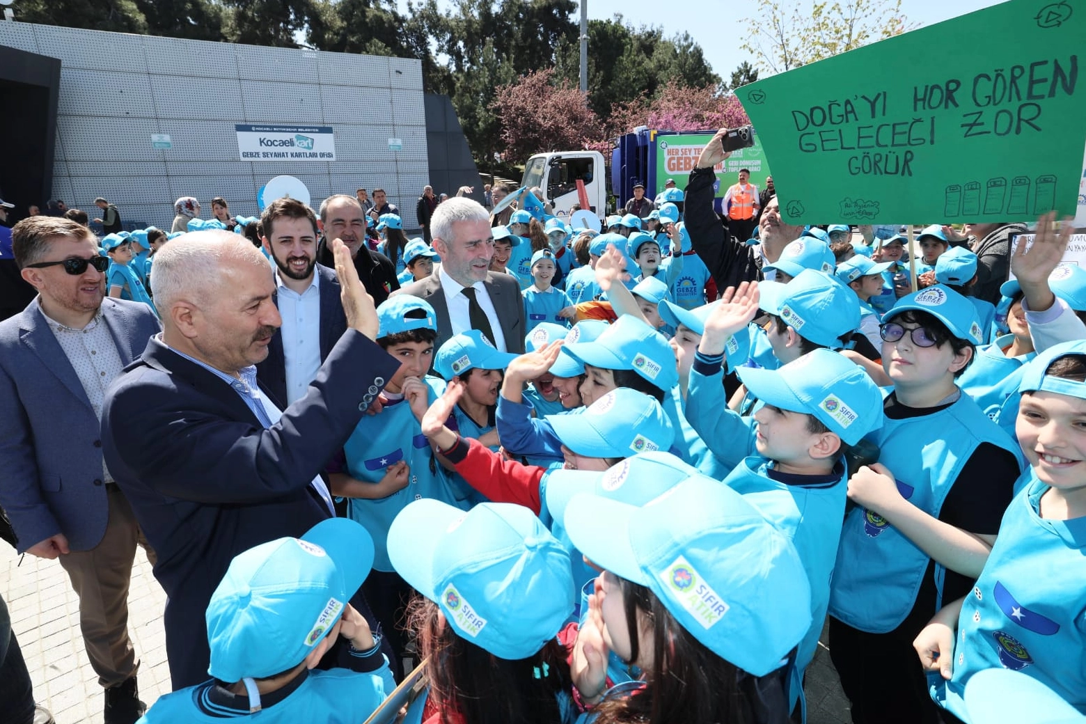 Gebze'de Öğrenciler Sıfır Atık İçin Yürüdü
