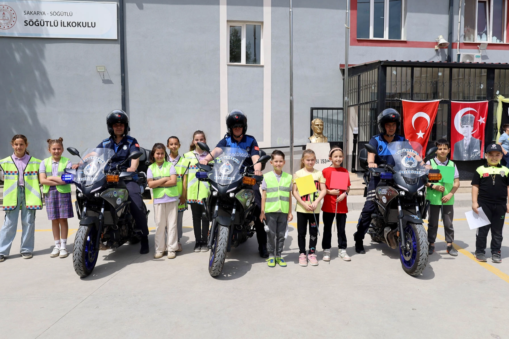 Sakarya'da öğrenciler trafik güvenliğini eğlenceli öğrendi

