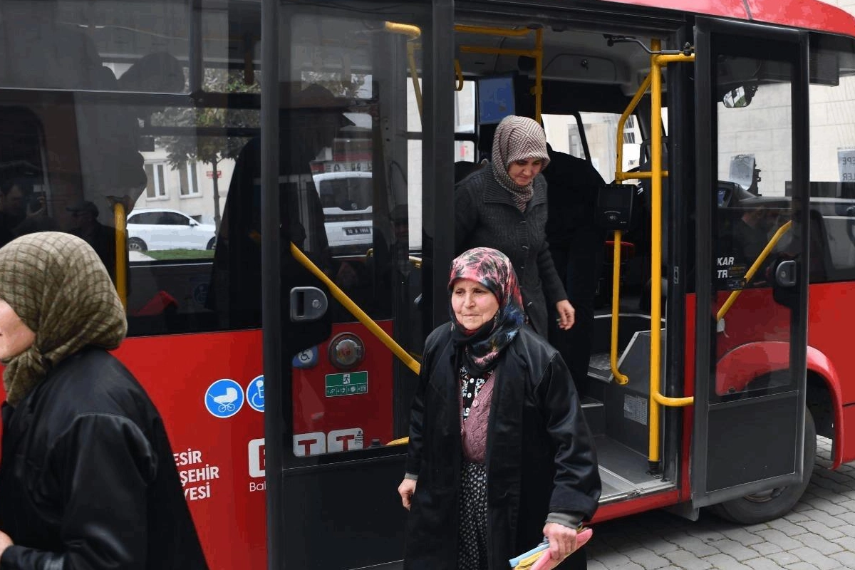 Balıkesir'de Köylere Yeni Pazar Ulaşım Hatları Açıldı
