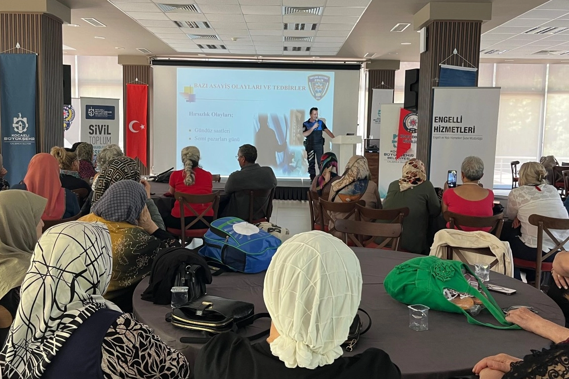 Kocaeli Büyükşehir'den 65 Yaş Üstü Vatandaşlara Eğitim ve Tatil
