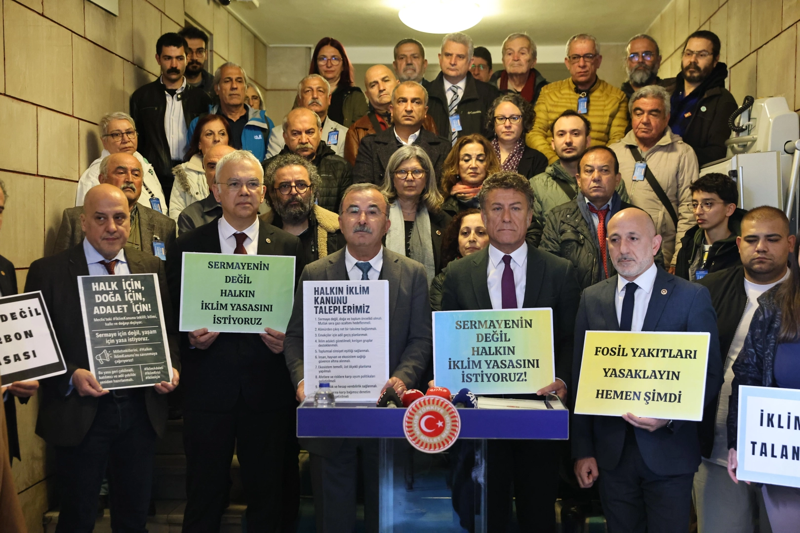Muhalefet, İklim Kanunu'na sert tepki gösterdi
