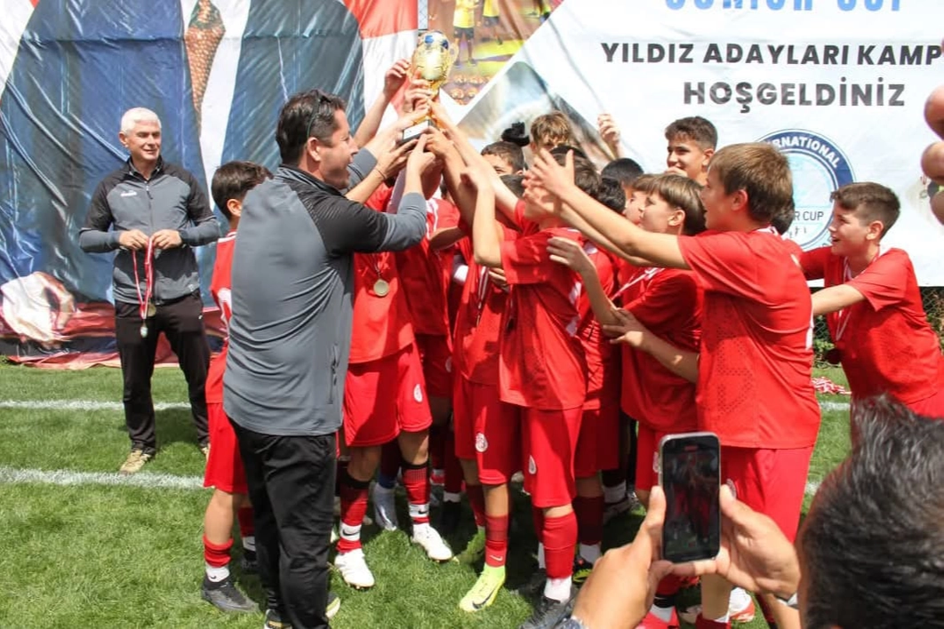 International Junior Cup'ta Heyecan Devam Ediyor
