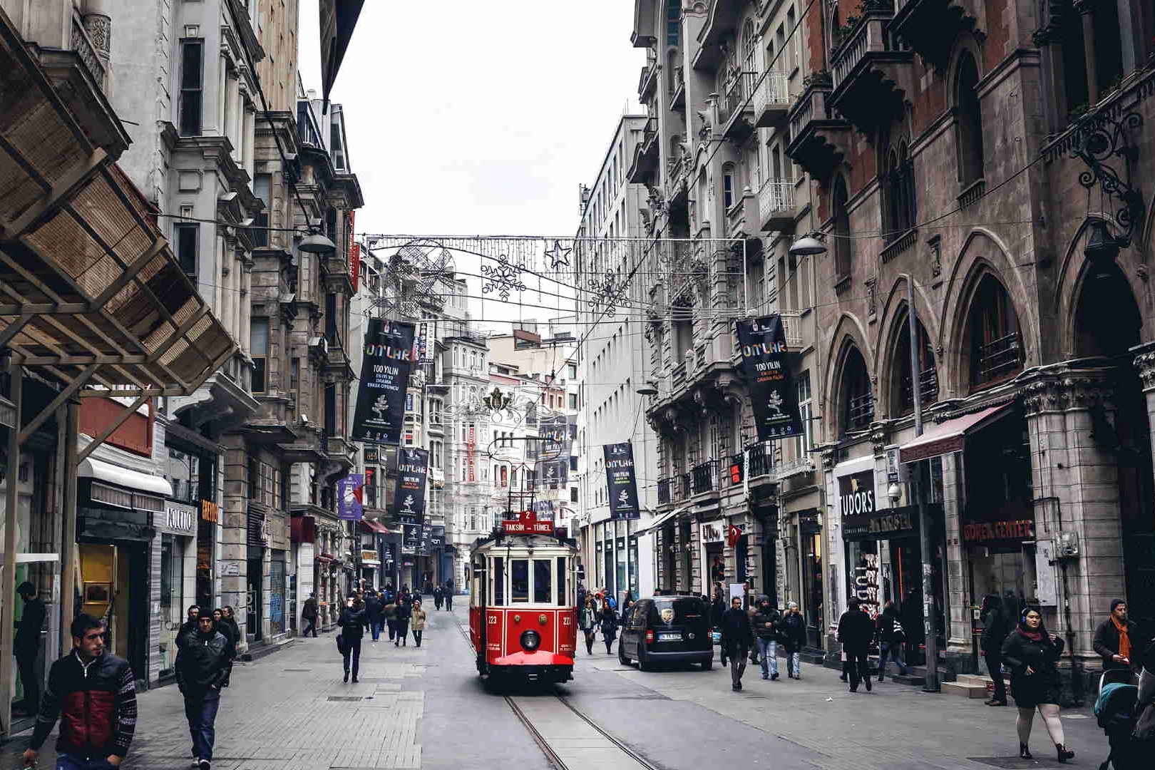 İstanbul Caddeleri: Kirada Durgunluk, Trafikte Dengesizlik
