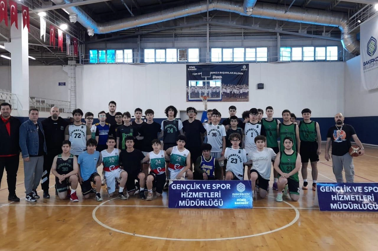 Bakırköy Gençleri 19 Mayıs'ta Spor Turnuvalarında Yarıştı

