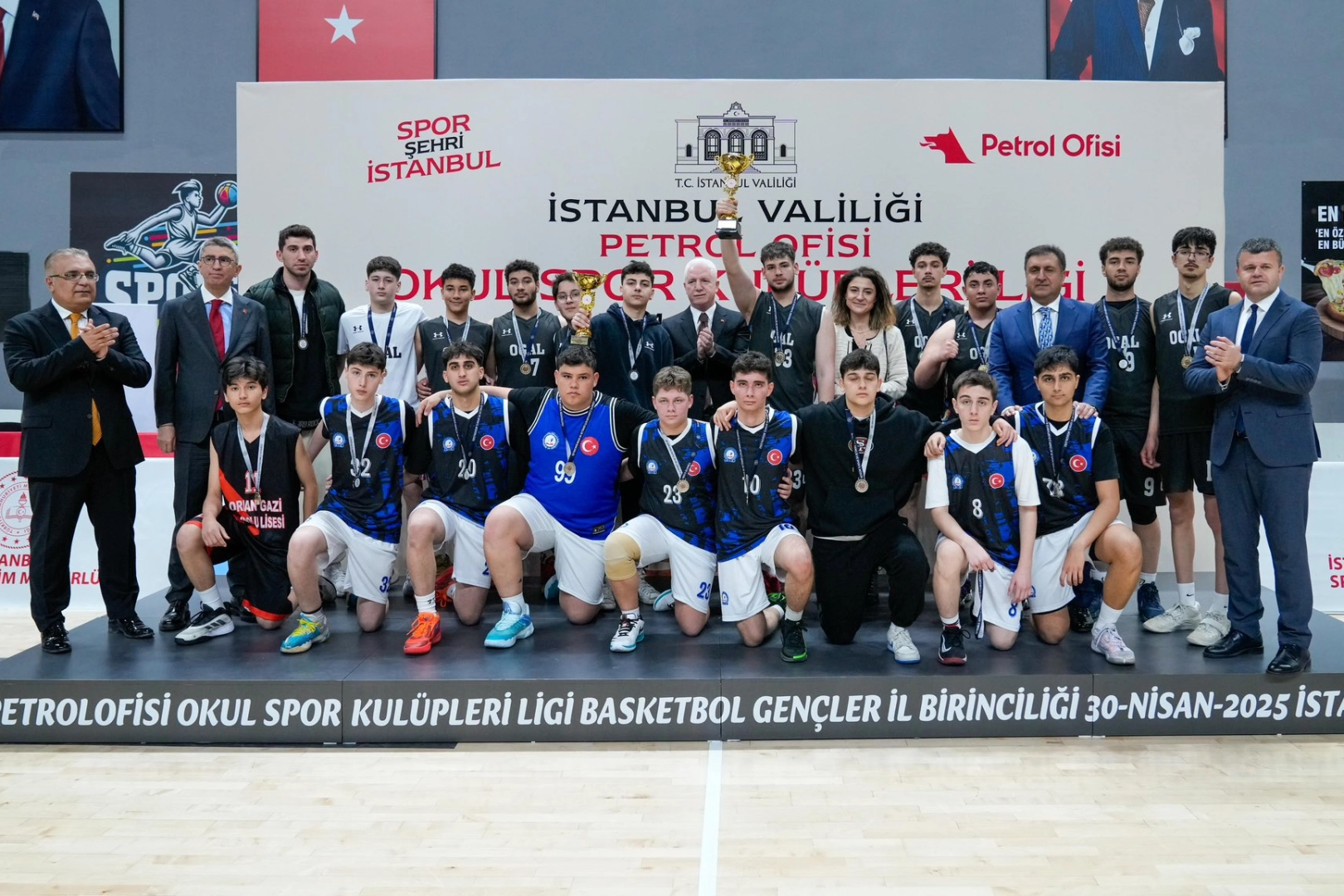 İstanbul'da Genç Basketbol Şampiyonları Ödüllendirildi

