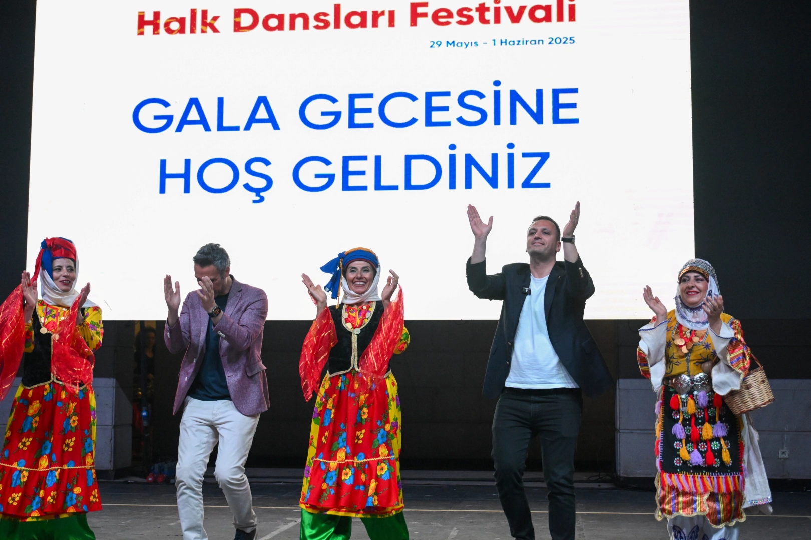 Bornova'da Halaylı Halk Oyunları Festivali Sona Erdi
