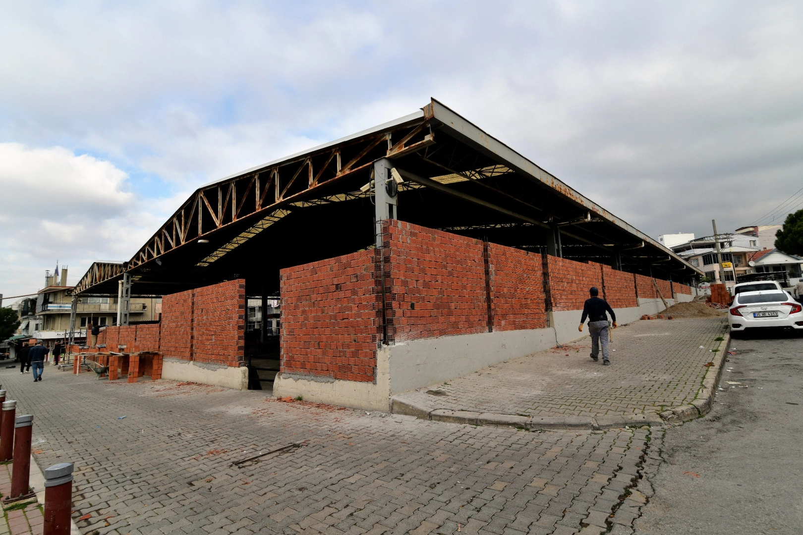 Bornova Pazaryerleri Yepyeni Bir Hala Geçti
