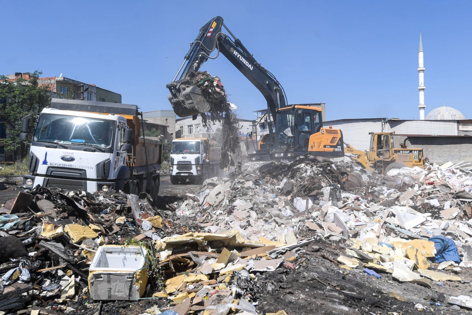 Buca'da 1100 Ton Atık Temizlendi
