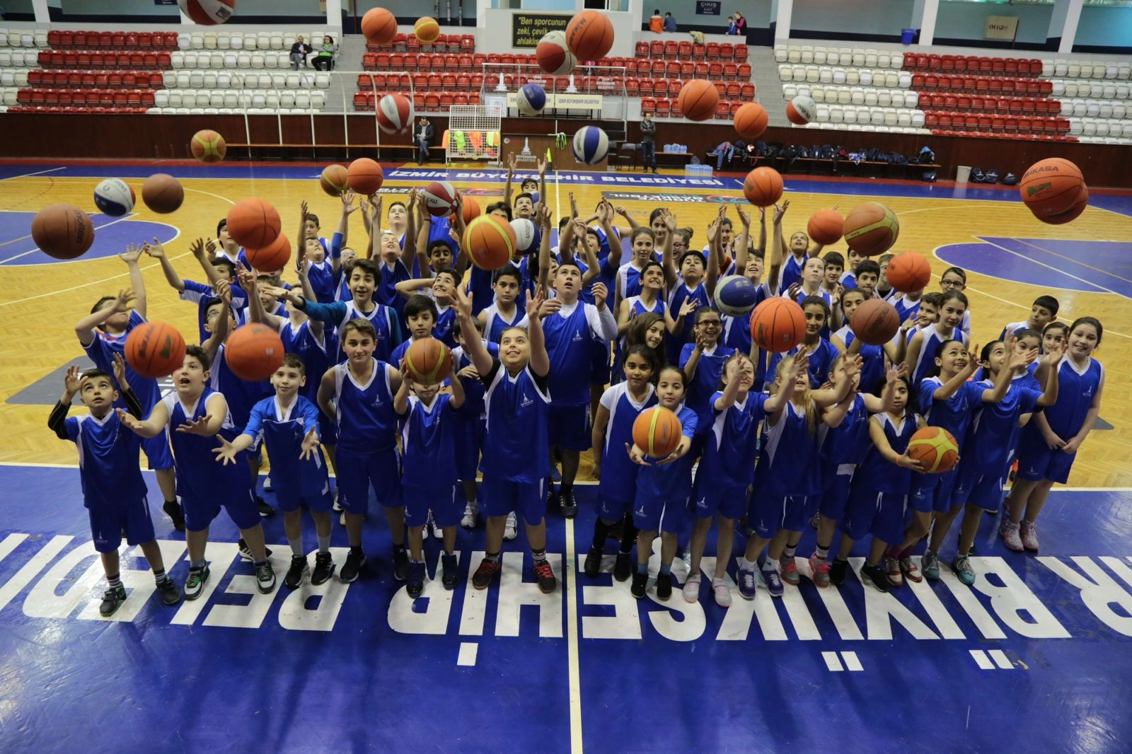 İzmir'de Yaz Spor Okulları Başlıyor
