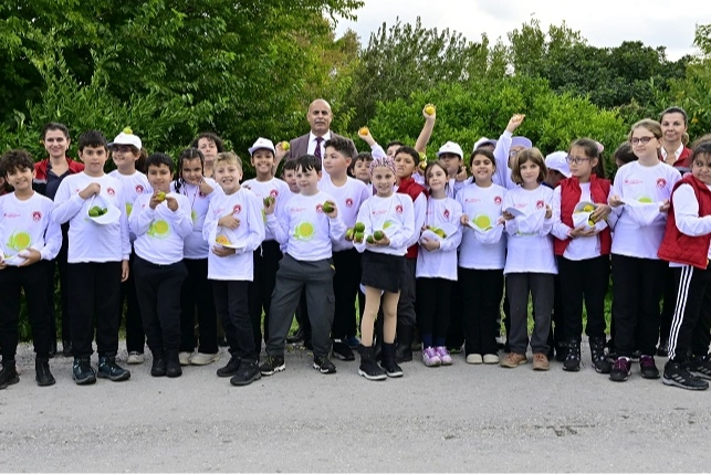 İzmir'de çocuklar tarımı lider kampta öğreniyor