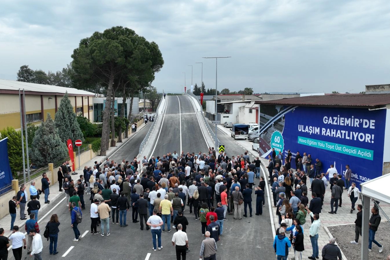 Gaziemir'e Yeni Köprü, Trafik Akışı Rahatladı
