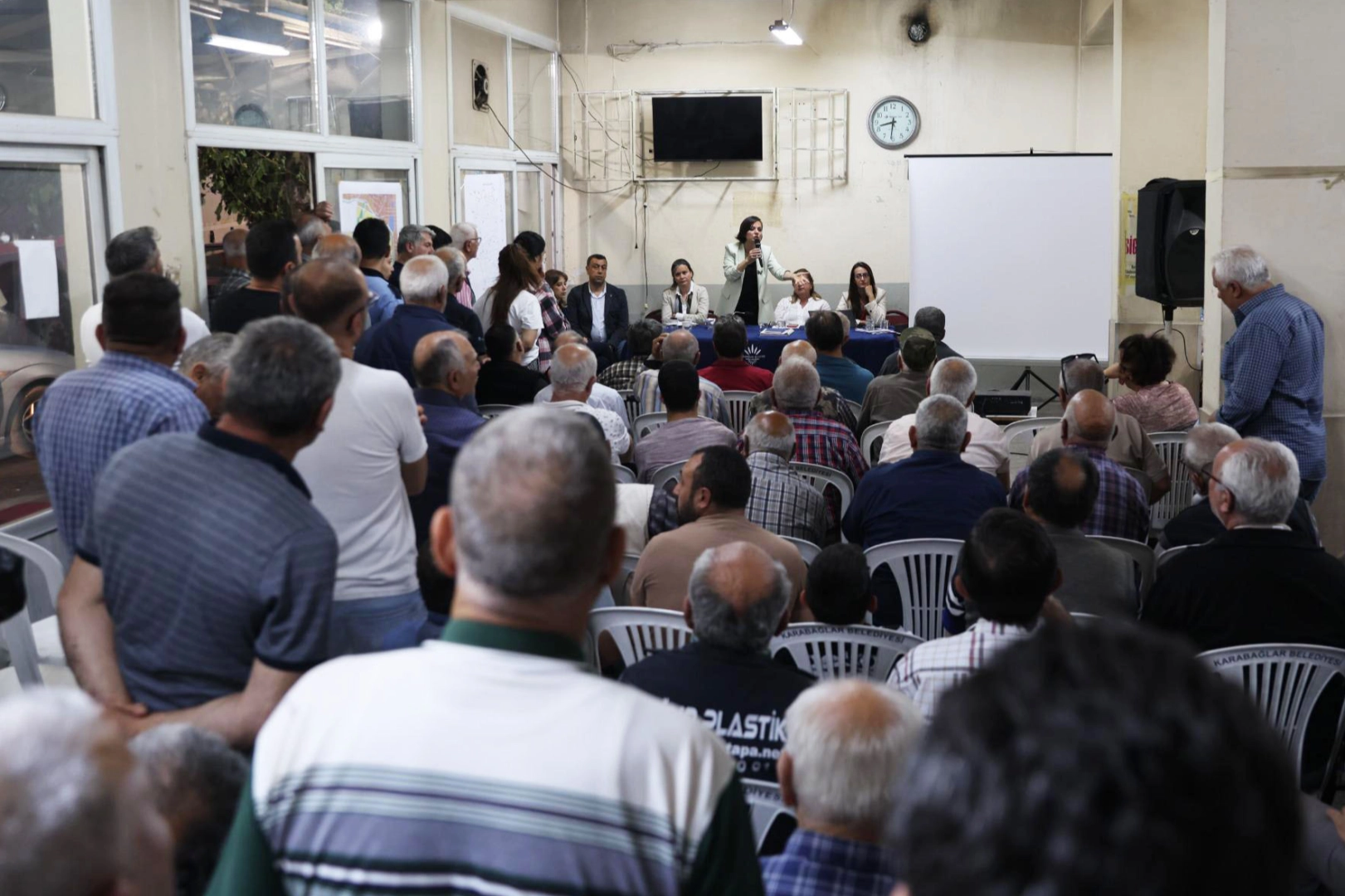 İzmir Karabağlar'da Şeffaf Kentsel Dönüşüm Planı Açıklandı
