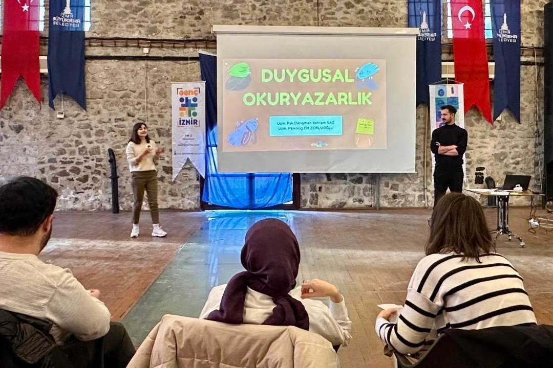 İzmir'de Gençlere Duygusal Okuryazarlık Atölyesi
