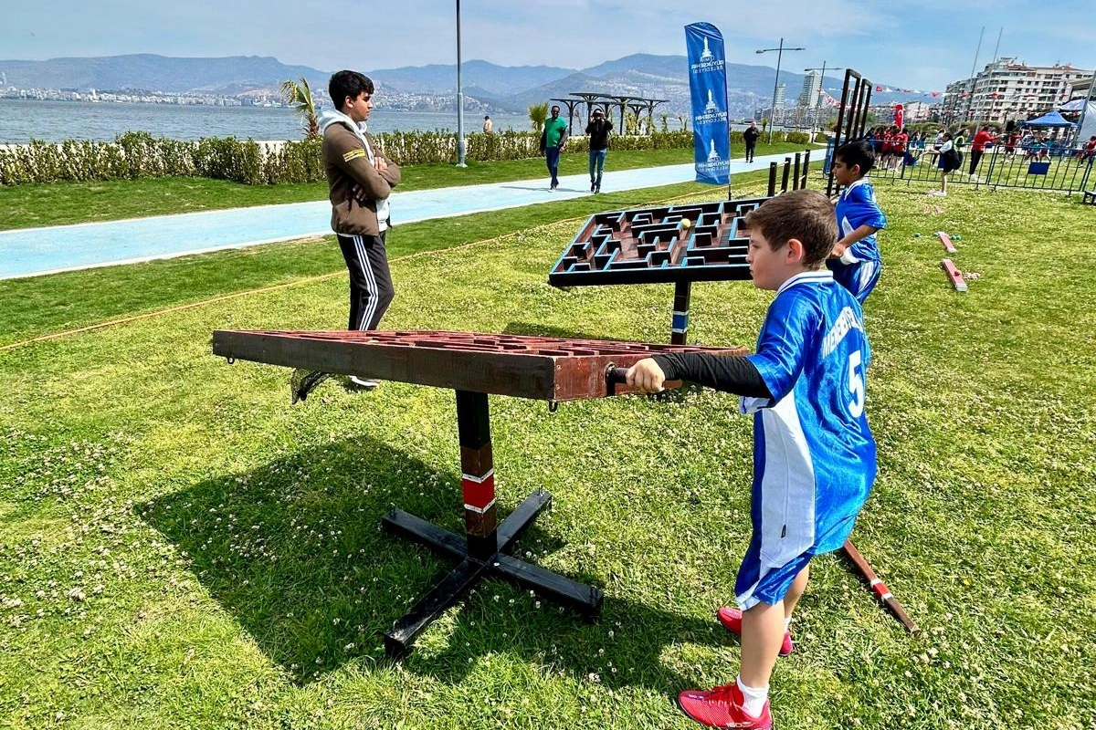 İzmir'de Minik Hentbol Yıldızları Buluştu
